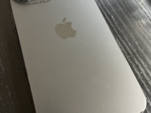 iphone 15 pro max — fotografija 1