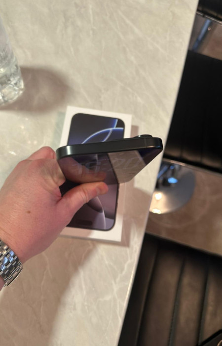 Iphone 16 pro max 256 gb — fotografija 1