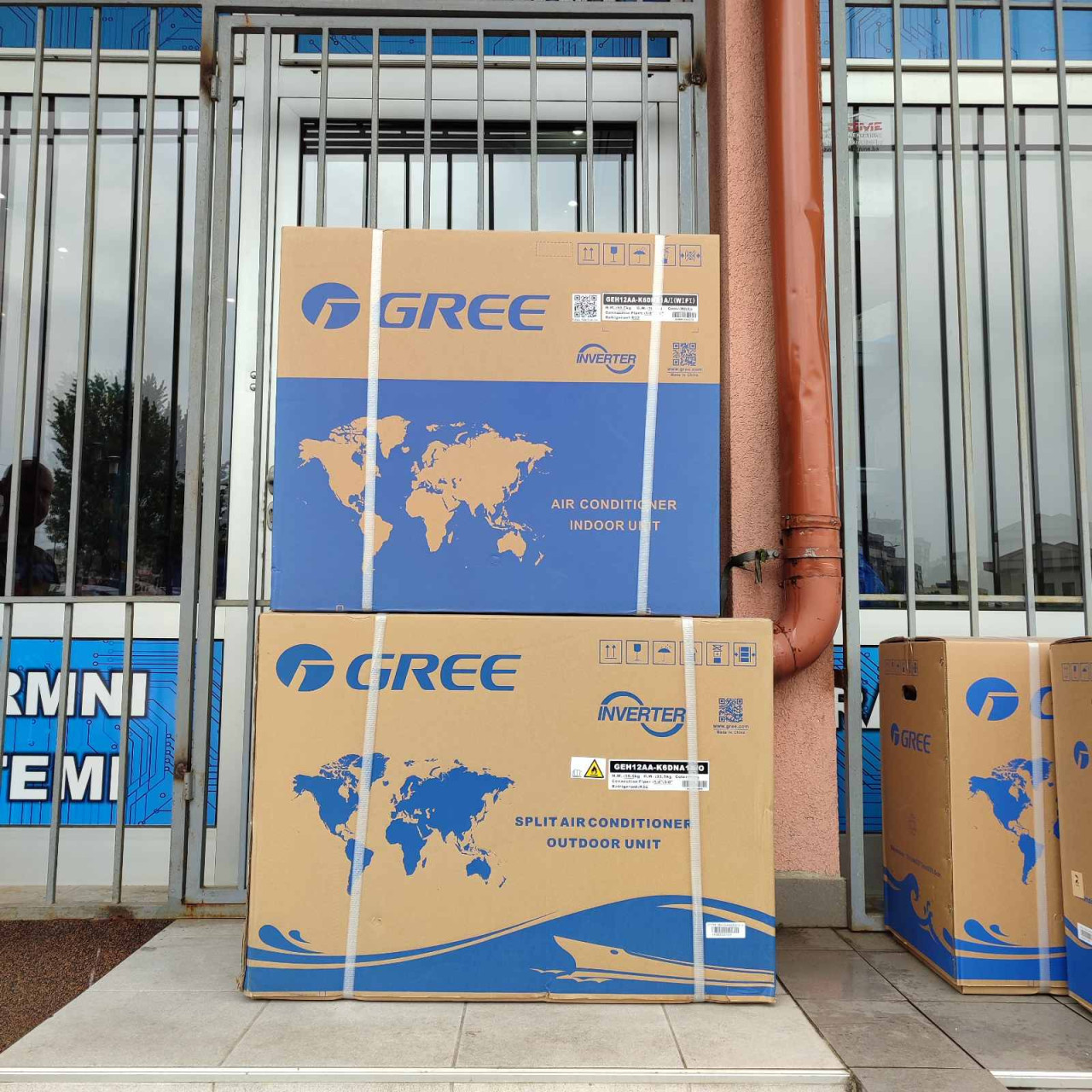 GREE Console 12ka -25c WiFi Podna Klima Inverter — fotografija 1