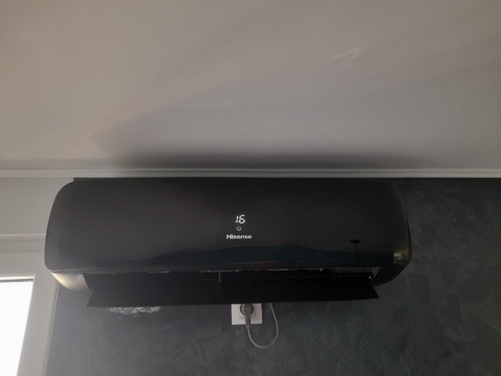 Hisense apple pie pro crna klima uredjaji 12ka — fotografija 1