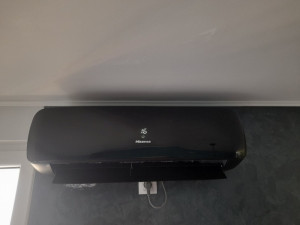 Hisense apple pie pro crna klima uredjaji 12ka — fotografija 1