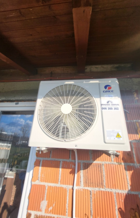 Gree  inverter -15 klima uredjaj model 2025 sa montazom — fotografija 1