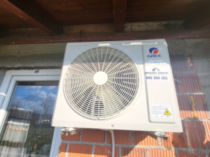 Gree  inverter -15 klima uredjaj model 2025 sa montazom — fotografija 1