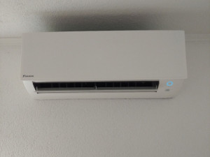 Daikin Sensira sa montazom