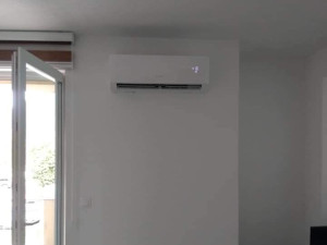 Gree Azuri Nora inverter sa ugradnjom — fotografija 1