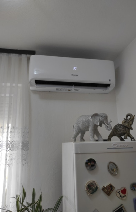 Hisense expert smart inverter sa ugradnjom — fotografija 1