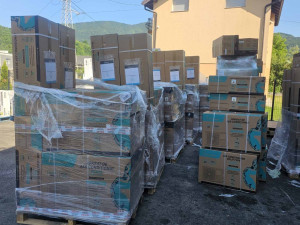 Klima Fram 12-18 inverter s ugradnjom i rukama — fotografija 1