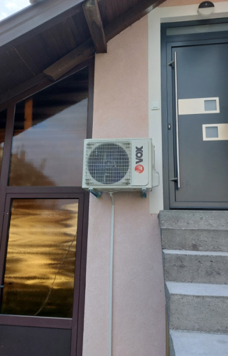Vox on-off 12k klima uređaj sa montažom. — fotografija 1