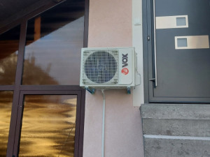 Vox on-off 12k klima uređaj sa montažom. — fotografija 1