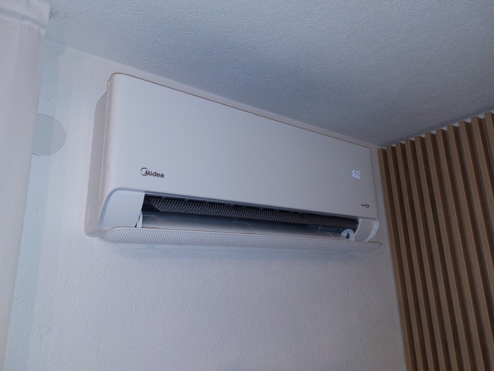 Midea Breezeless E 12k inverter do -25, sa montažom. — fotografija 1