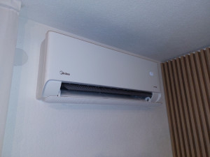 Midea Breezeless E 12k inverter do -25, sa montažom. — fotografija 1