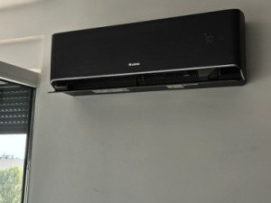 GREE Airy 12000btu inverter klima uređaj — fotografija 1