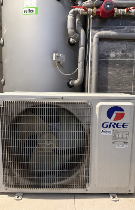 Klima Gree stropna inverter 18 ka GUD50T/A-T GUD50W/NhA-T — fotografija 1