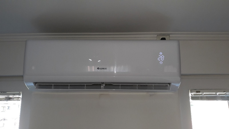Gree Regular inverter12 R32 wi fi -25 sa Montazom — fotografija 1