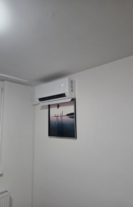 Midea Breezeless E Plus 12K inverter klima sa ugradnjom — fotografija 1