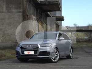 Audi  Q7 — fotografija 1
