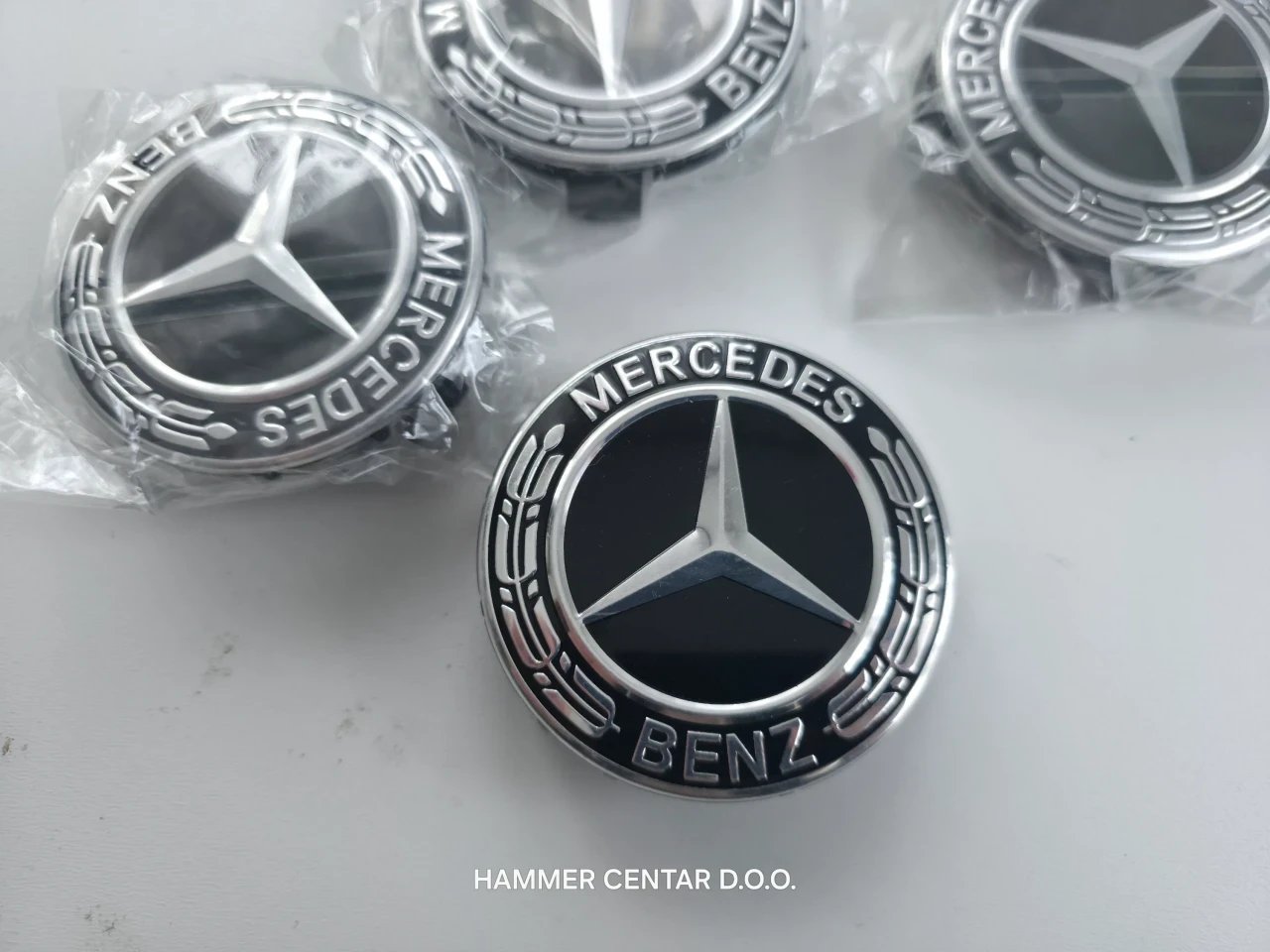 MERCEDES ČEPOVI ZA FELGE FELGU 75MM — fotografija 1