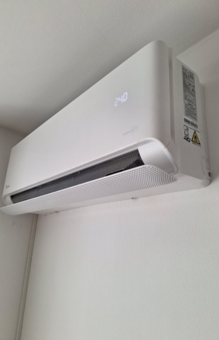 Klima Midea Gree Vivax Hisense  ugradnja 061 533 469 — fotografija 1