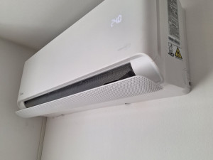 Klima Midea Gree Vivax Hisense  ugradnja 061 533 469 — fotografija 1