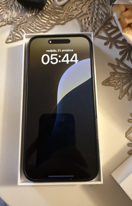 Iphone 16 Pro Max  GOLD — fotografija 1