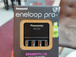 Eneloop brzi punjač 2h + baterije eneloop pro 4xAA — fotografija 1