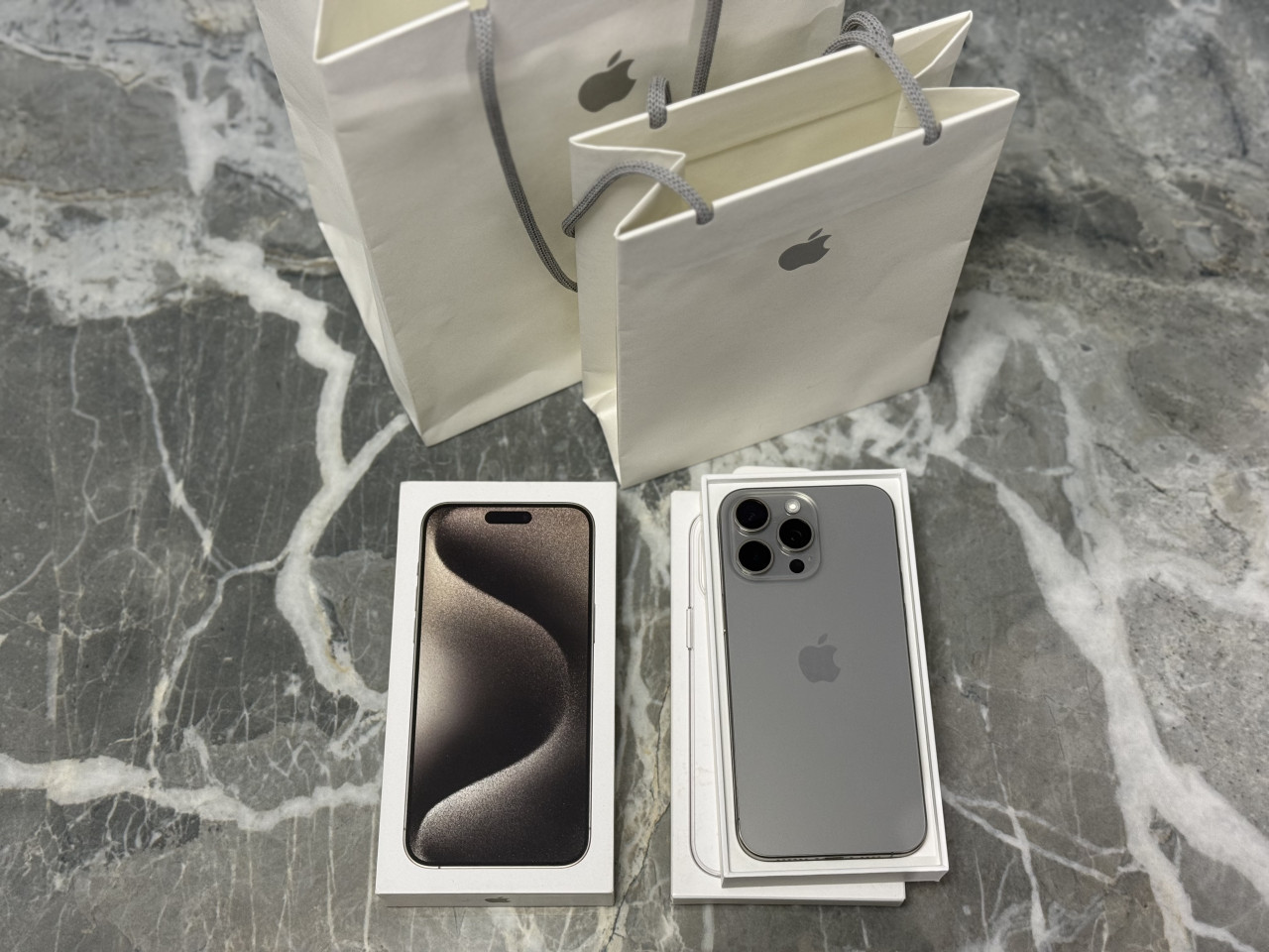 Iphone 15 pro max 256gb — fotografija 1
