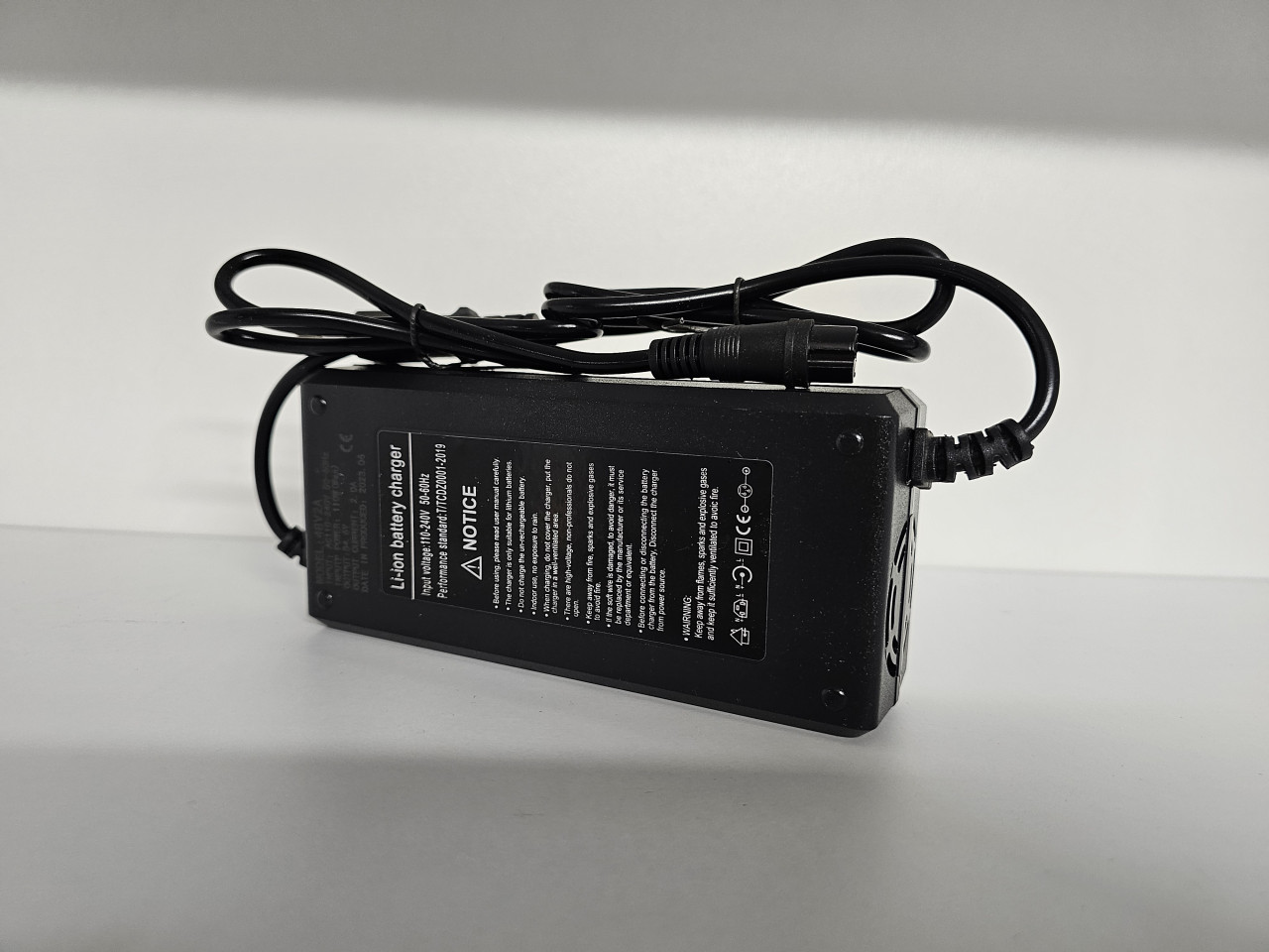Punjač za električna bicikla e bike romobil 54.6V 54.6 , 48V — fotografija 1