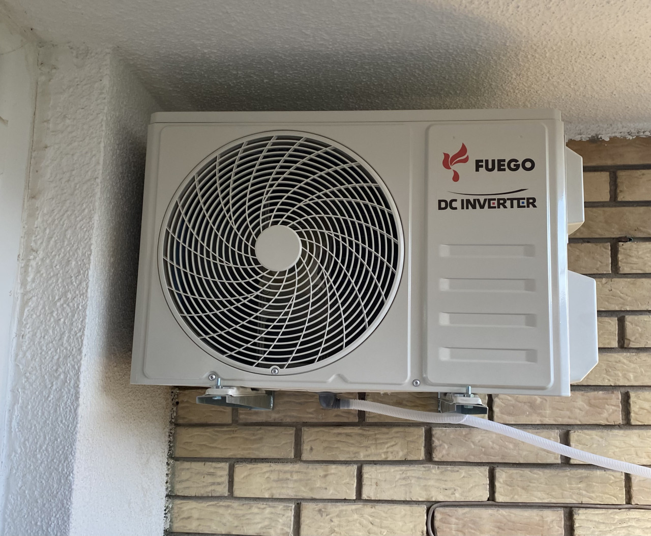 Fuego Klima 12-18 ka inverter sa ugradnjom i materijalom komplet — fotografija 1