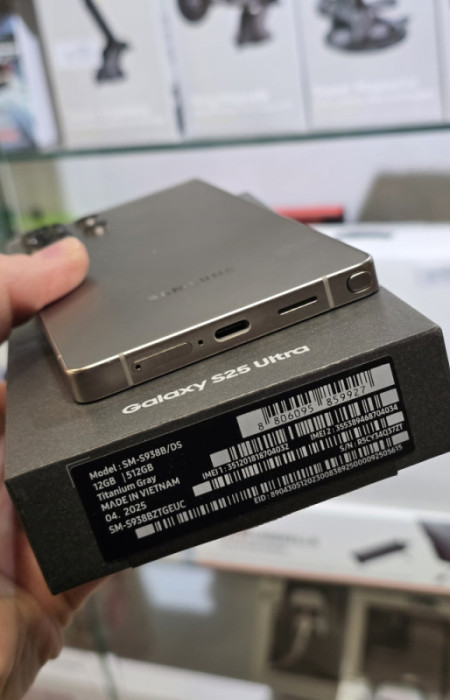 Samsung Galaxy S25 Ultra 12/512GB Titanium Gray  KAO NOV DETALJNO — fotografija 1
