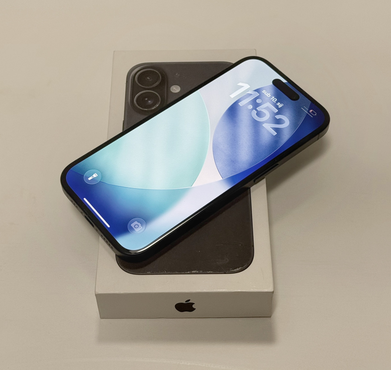 Apple iPhone 16 128GB**KAO NOVO** BLACK**GARANCIJA** — fotografija 1